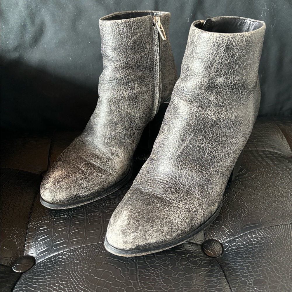 Super unique Gabi booties - Picture 4 of 5